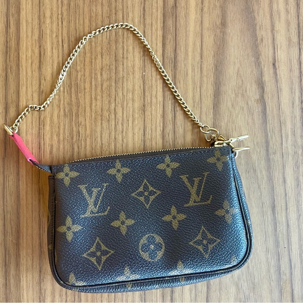 Louis Vuitton Mini Pochette Christmas London - Picture 2 of 9